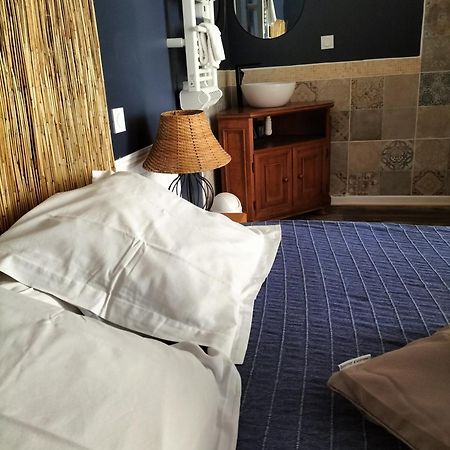 Les 2 Tours Hotel Chenay  Exterior photo